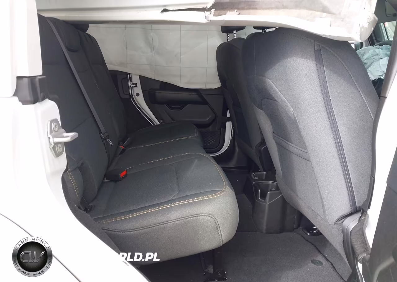 2025 Jeep Wrangler 4-Door Sahara 4X4 VIN:1C4PJXEN7SW598144 - 8