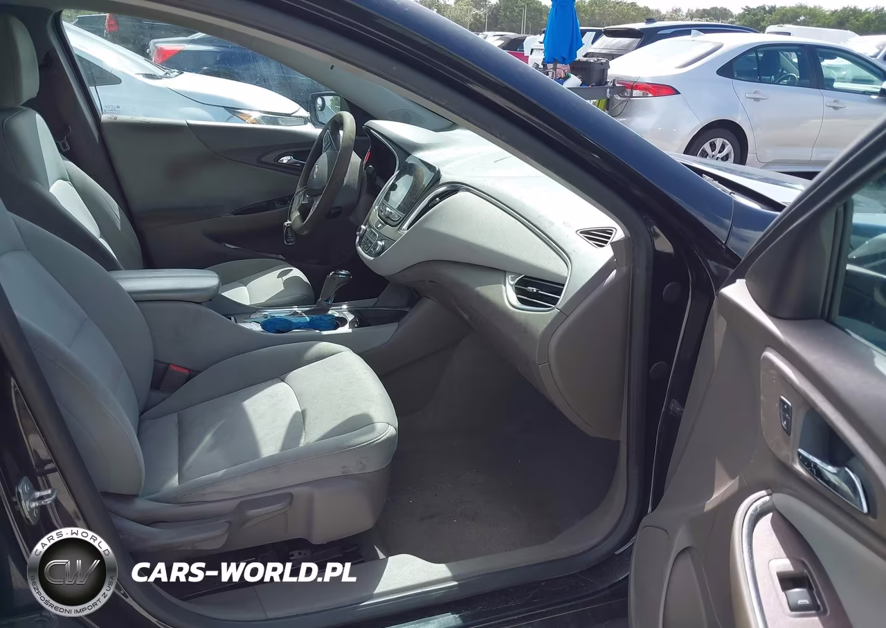2019 Chevrolet Malibu Lt VIN:1G1ZD5ST8KF107600 - 5
