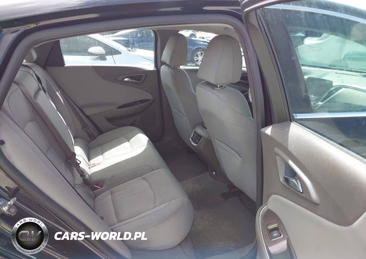 2019 Chevrolet Malibu Lt VIN:1G1ZD5ST8KF107600 - 8