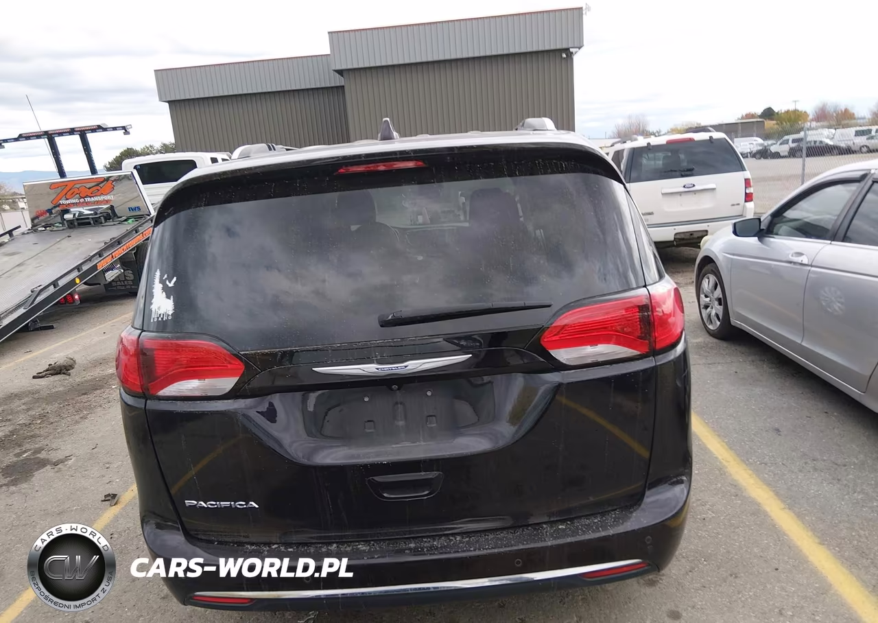 2018 Chrysler Pacifica Touring L VIN:2C4RC1BG0JR262977 - 16