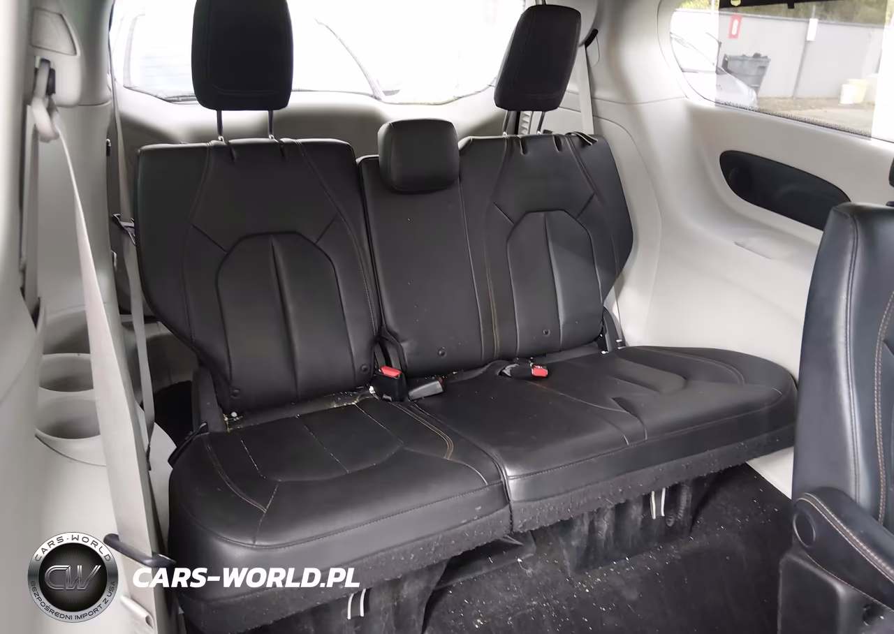2018 Chrysler Pacifica Touring L VIN:2C4RC1BG0JR262977 - 17