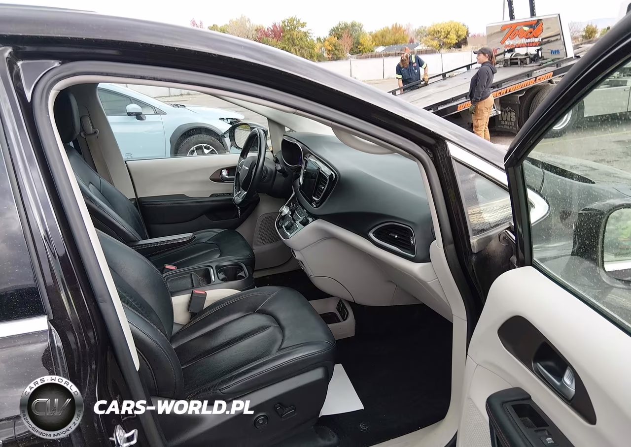 2018 Chrysler Pacifica Touring L VIN:2C4RC1BG0JR262977 - 5