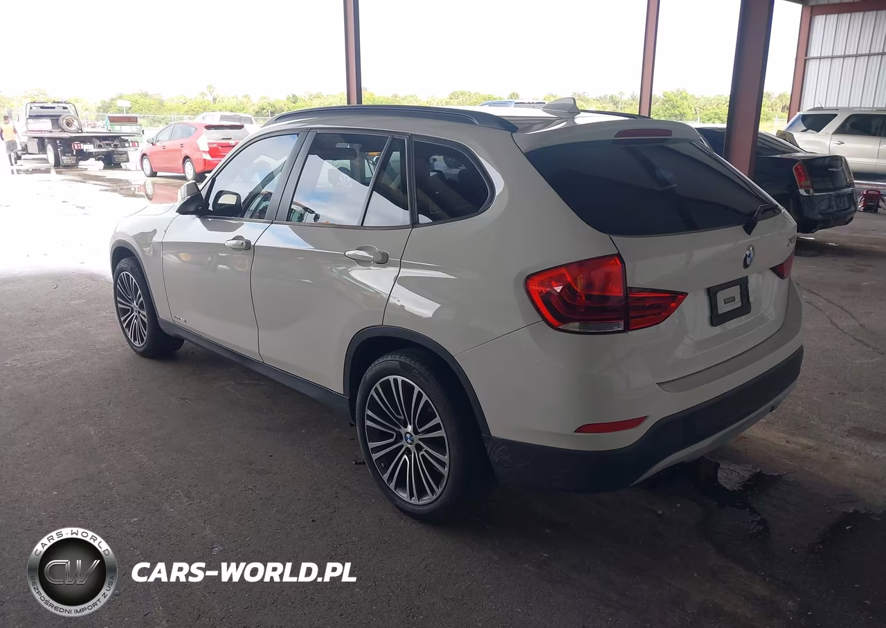 2014 BMW X1 xDrive28I VIN:WBAVL1C57EVR93160 - 3