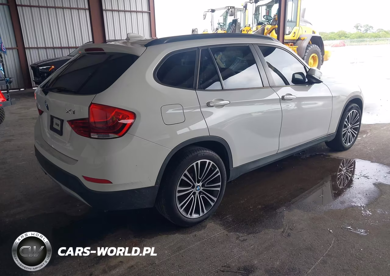 2014 BMW X1 xDrive28I VIN:WBAVL1C57EVR93160 - 4
