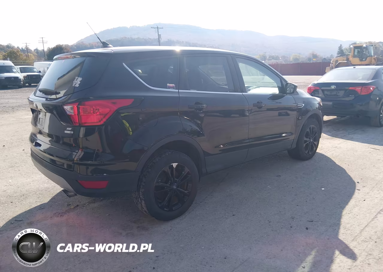 2019 Ford Escape Se VIN:1FMCU9GDXKUB76415 - 4