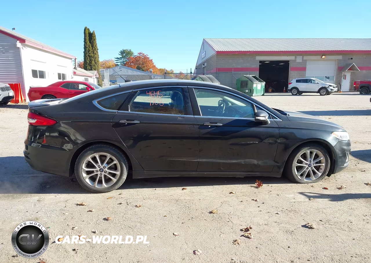 2019 Ford Fusion Energi Titanium VIN:3FA6P0SU3KR156869 - 13