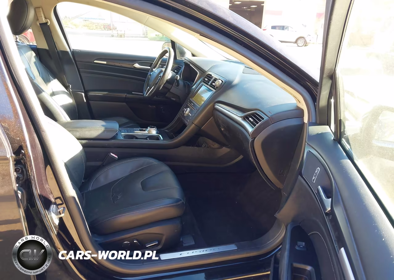 2019 Ford Fusion Energi Titanium VIN:3FA6P0SU3KR156869 - 5