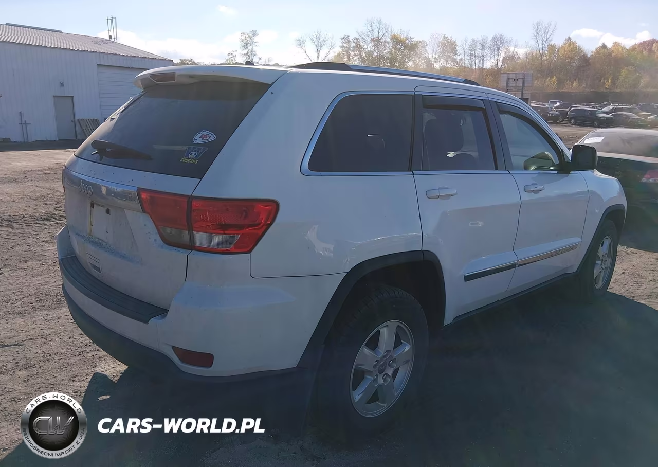 2013 Jeep Grand Cherokee Laredo VIN:1C4RJFAGXDC580395 - 4