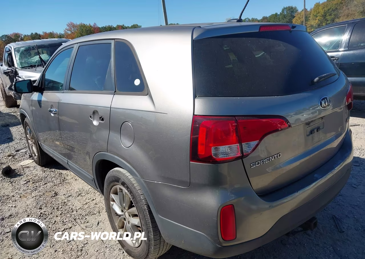 2015 Kia Sorento Lx VIN:5XYKT3A68FG591945 - 3