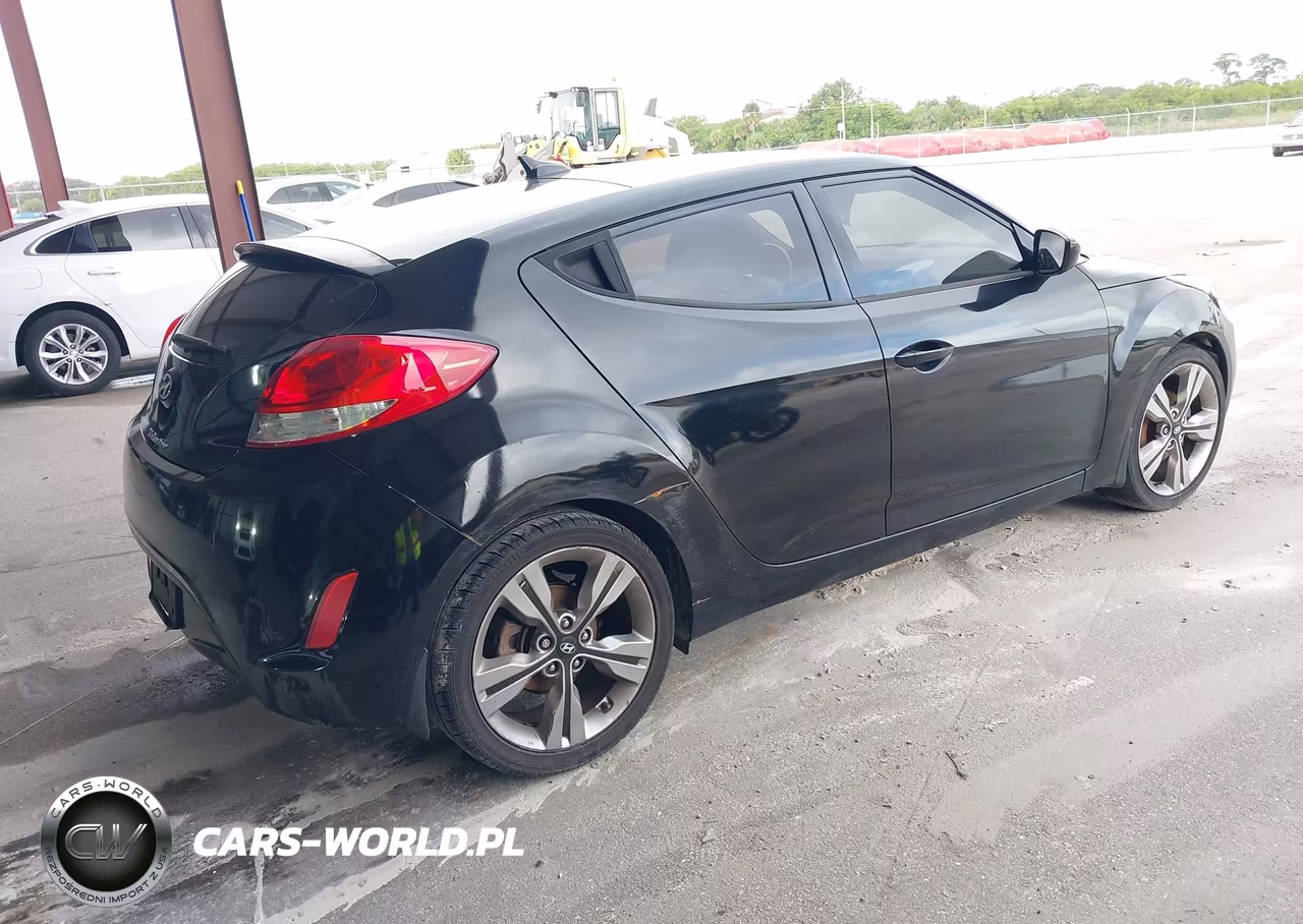 2016 Hyundai Veloster VIN:KMHTC6AD4GU259100 - 4