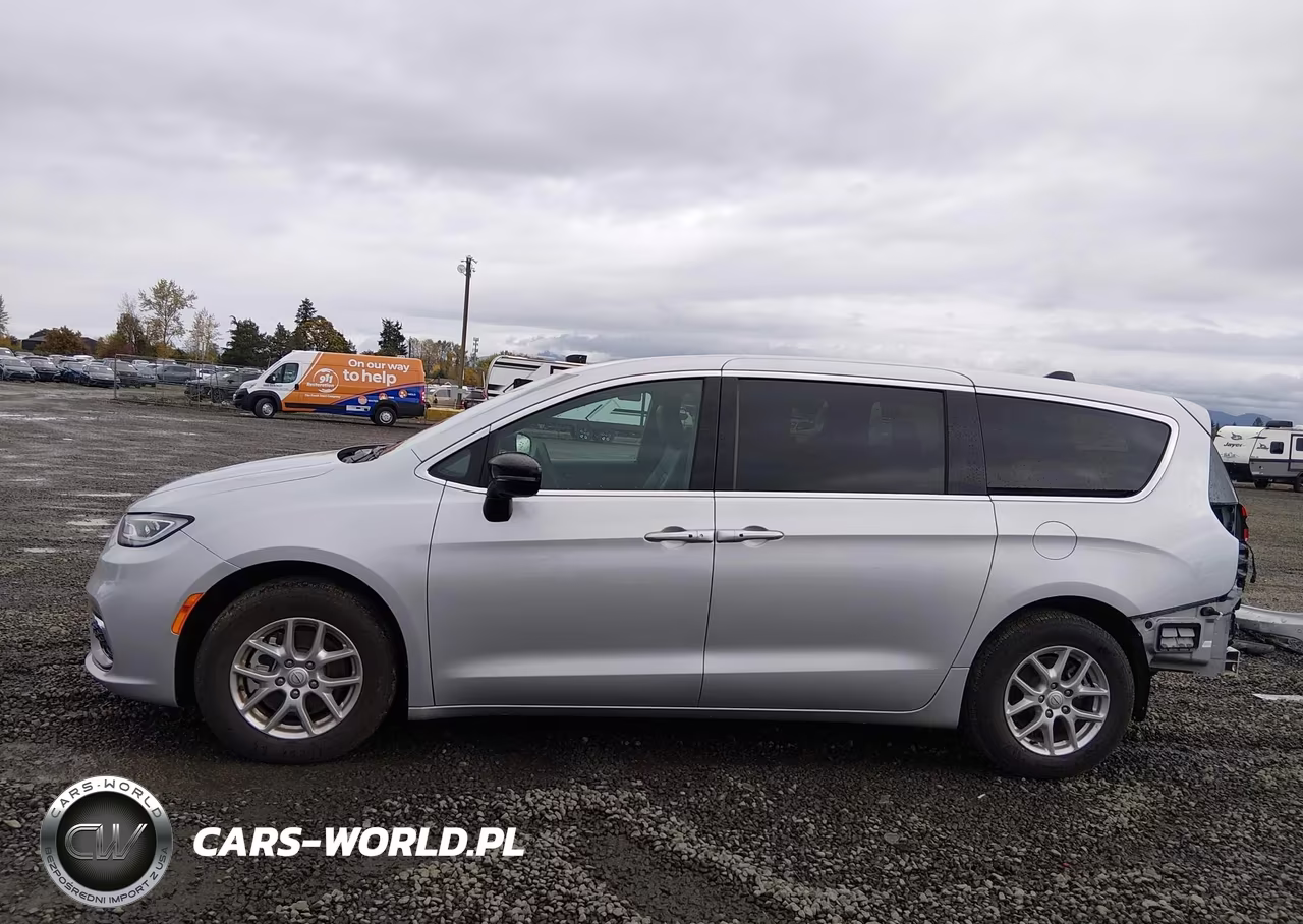 2026 Chrysler Pacifica Select VIN:2C4RC1BG1TR185863 - 15