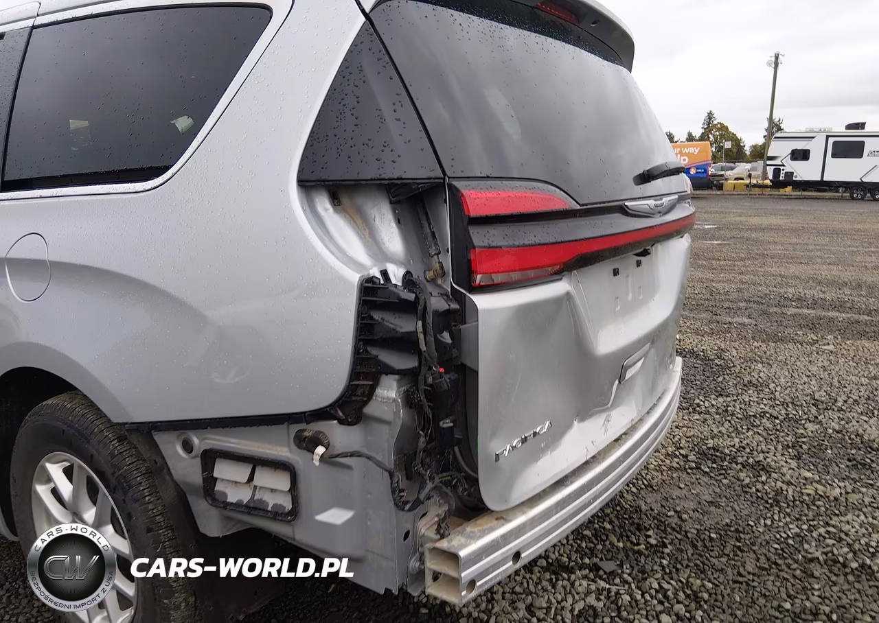 2026 Chrysler Pacifica Select VIN:2C4RC1BG1TR185863 - 18