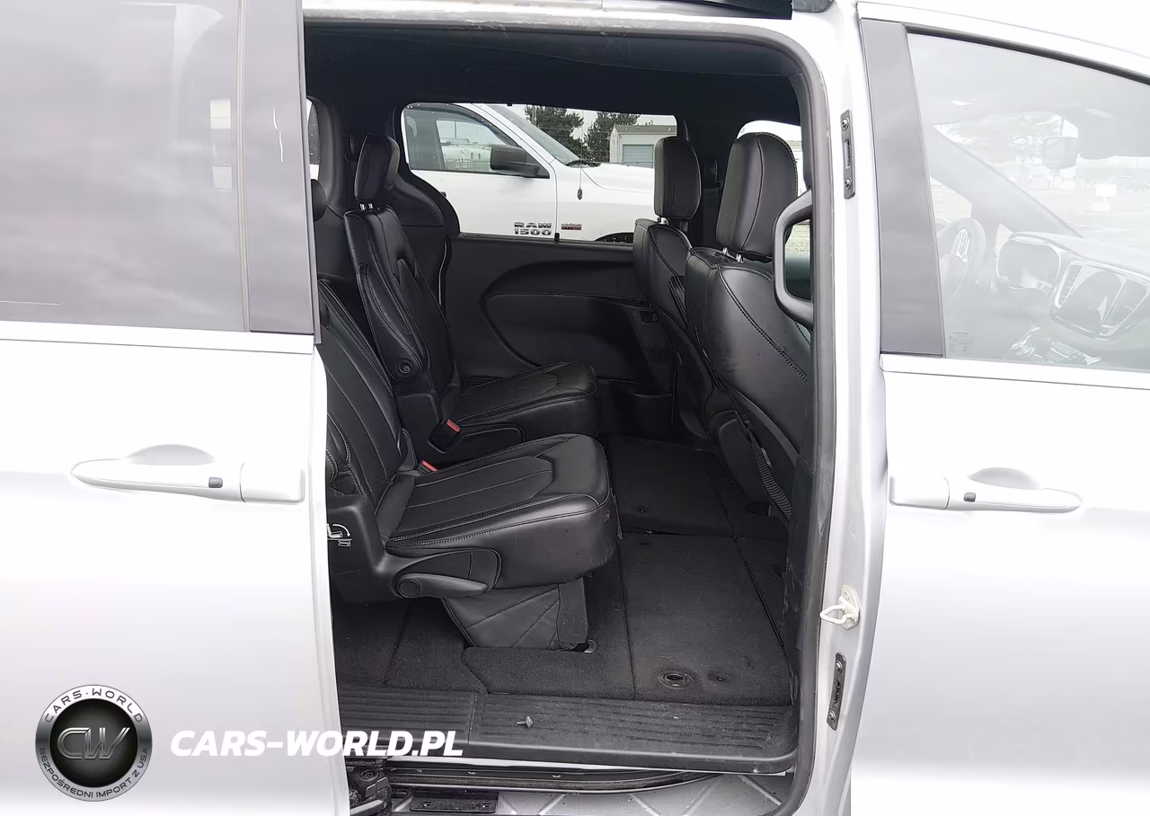 2026 Chrysler Pacifica Select VIN:2C4RC1BG1TR185863 - 8