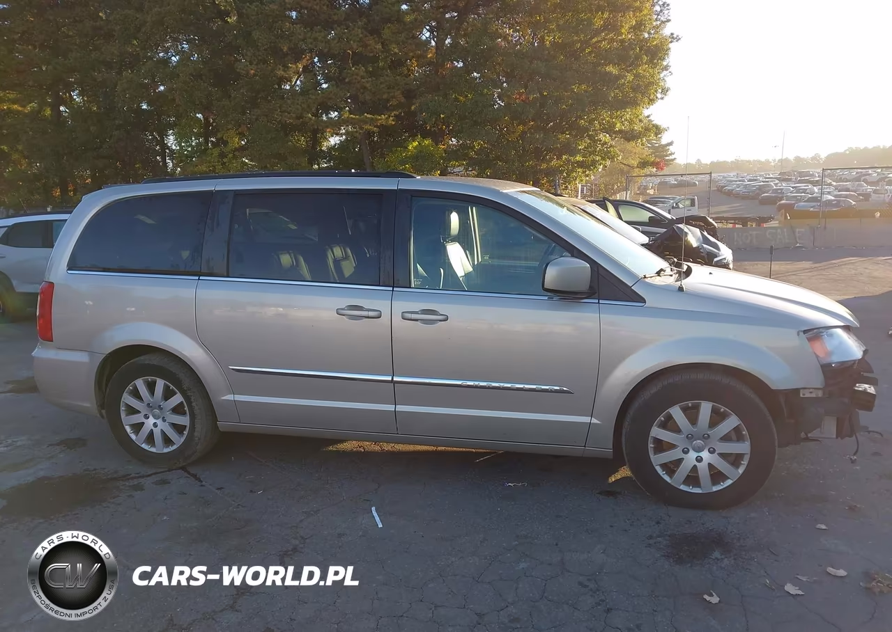 2015 Chrysler Town & Country Touring VIN:2C4RC1BGXFR594805 - 14