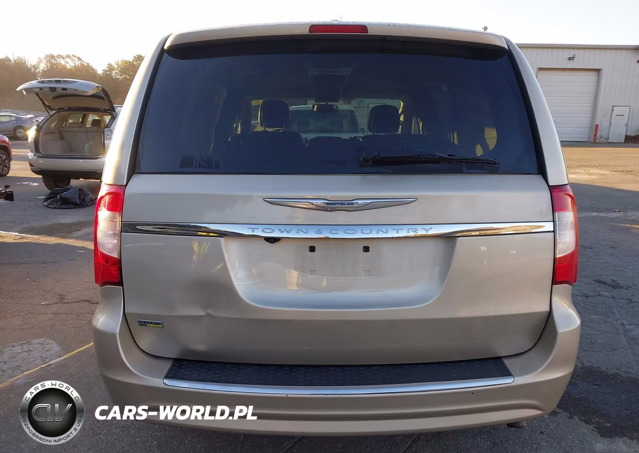 2015 Chrysler Town & Country Touring VIN:2C4RC1BGXFR594805 - 17
