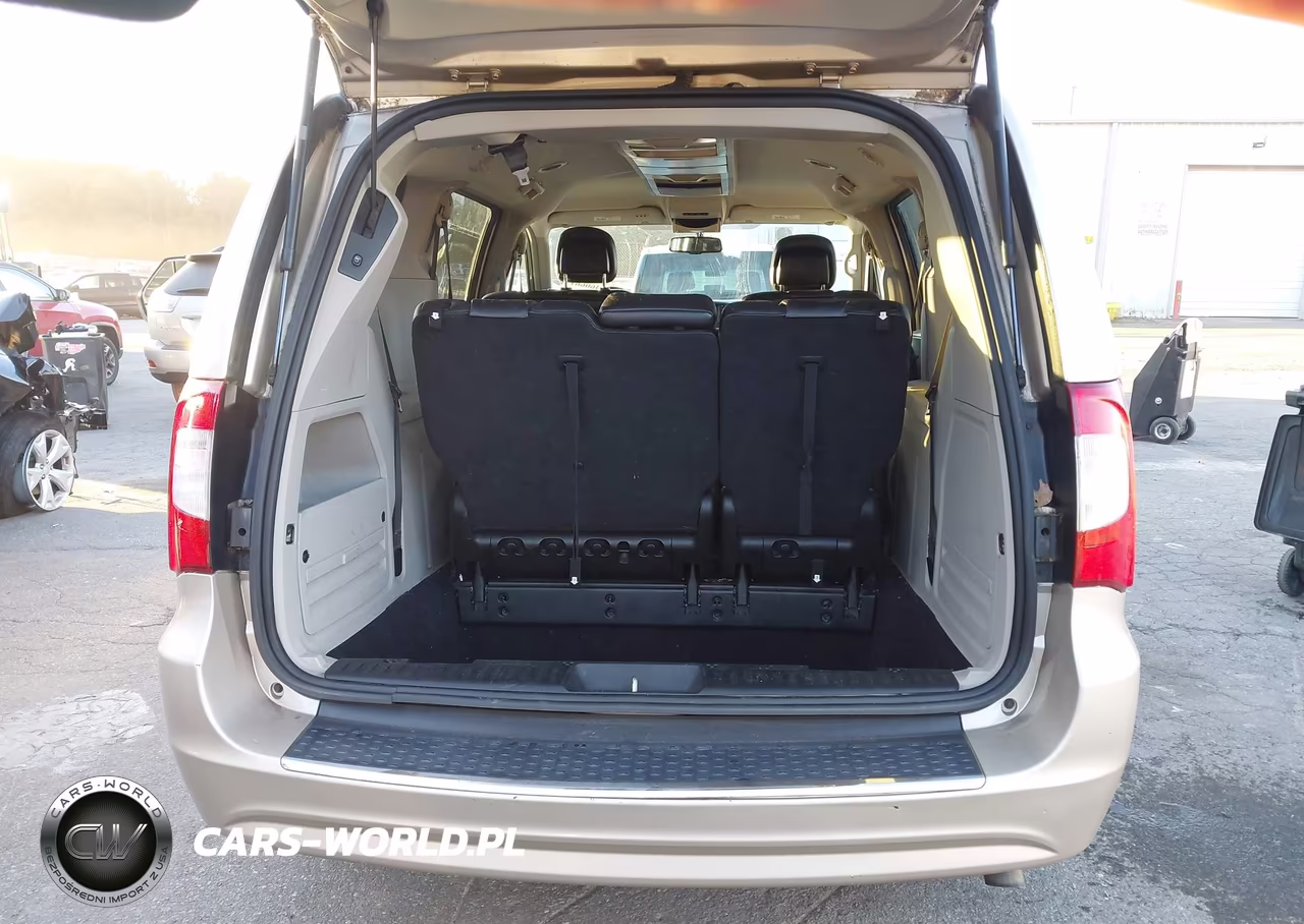 2015 Chrysler Town & Country Touring VIN:2C4RC1BGXFR594805 - 19