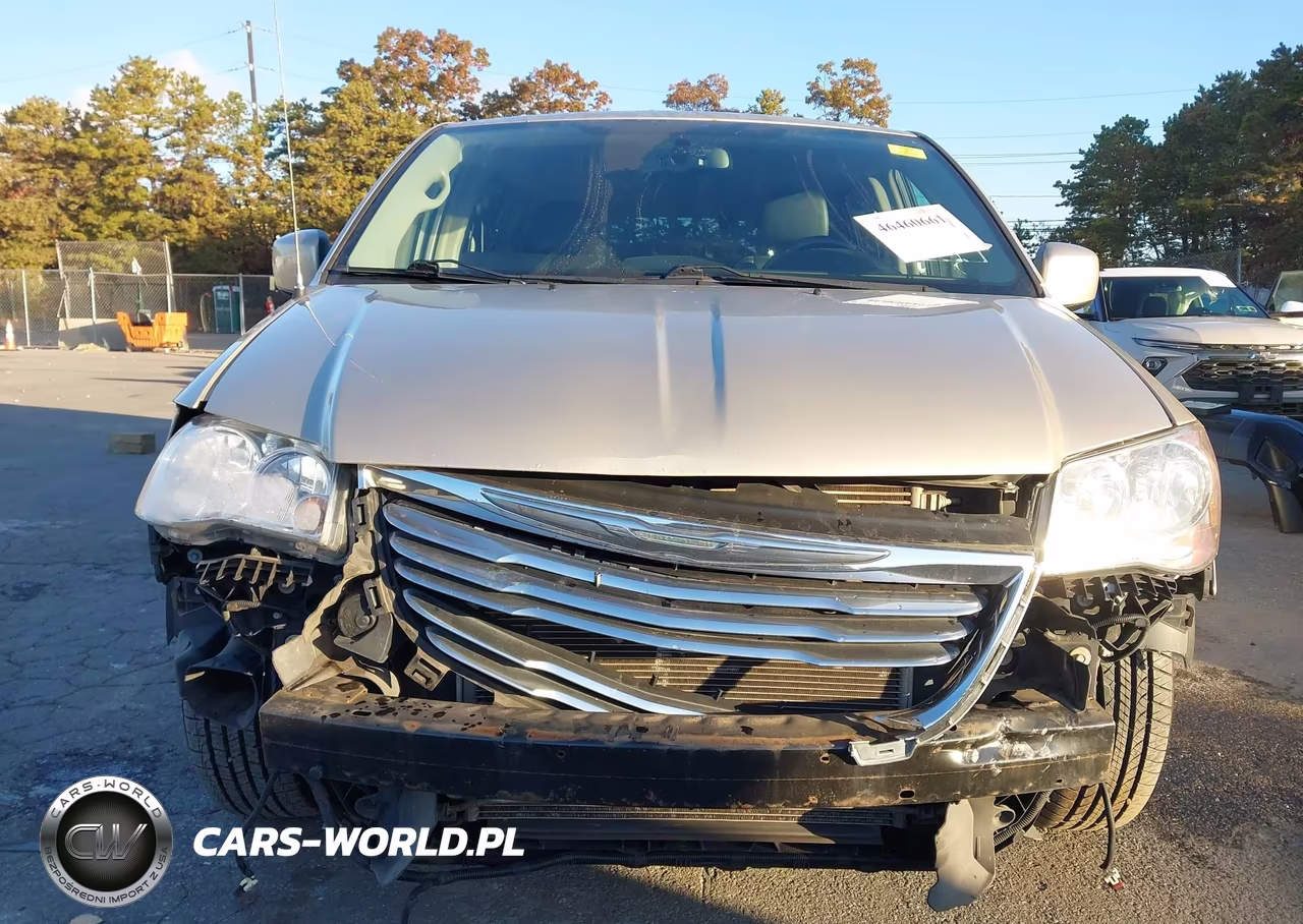 2015 Chrysler Town & Country Touring VIN:2C4RC1BGXFR594805 - 6