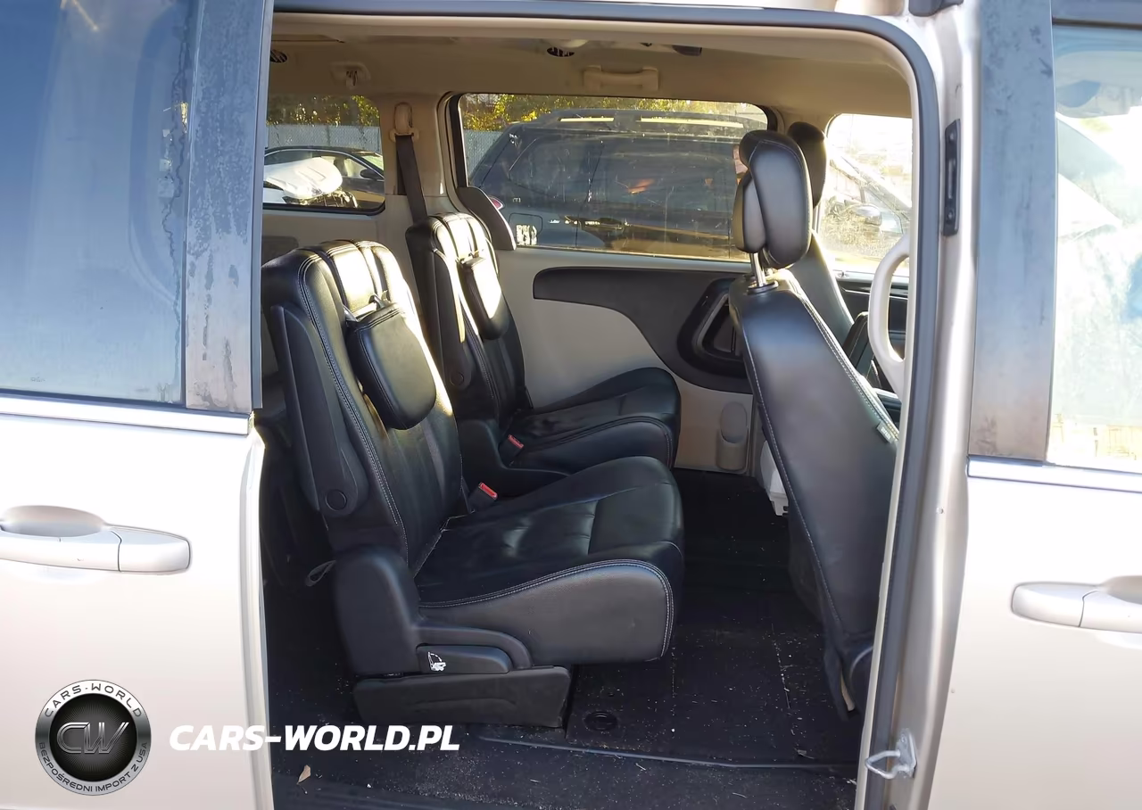 2015 Chrysler Town & Country Touring VIN:2C4RC1BGXFR594805 - 8