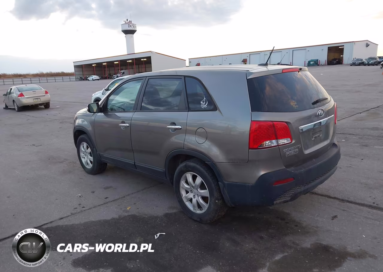 2012 Kia Sorento Lx VIN:5XYKT4A14CG190673 - 3