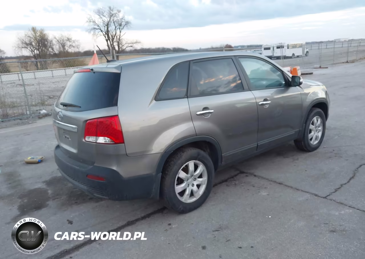 2012 Kia Sorento Lx VIN:5XYKT4A14CG190673 - 4