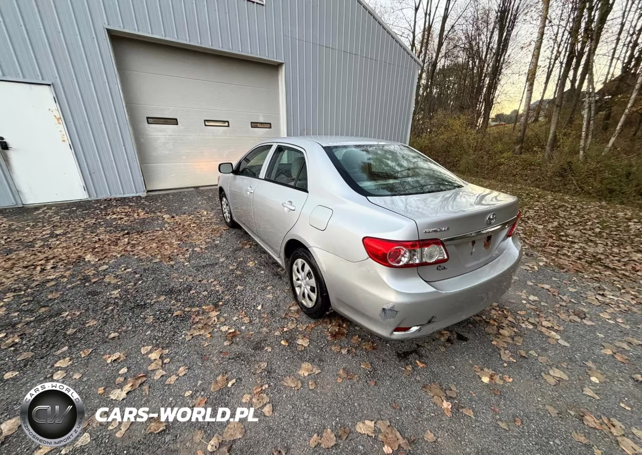 2011 Toyota Corolla VIN:2T1BU4EE7BC638747 - 3