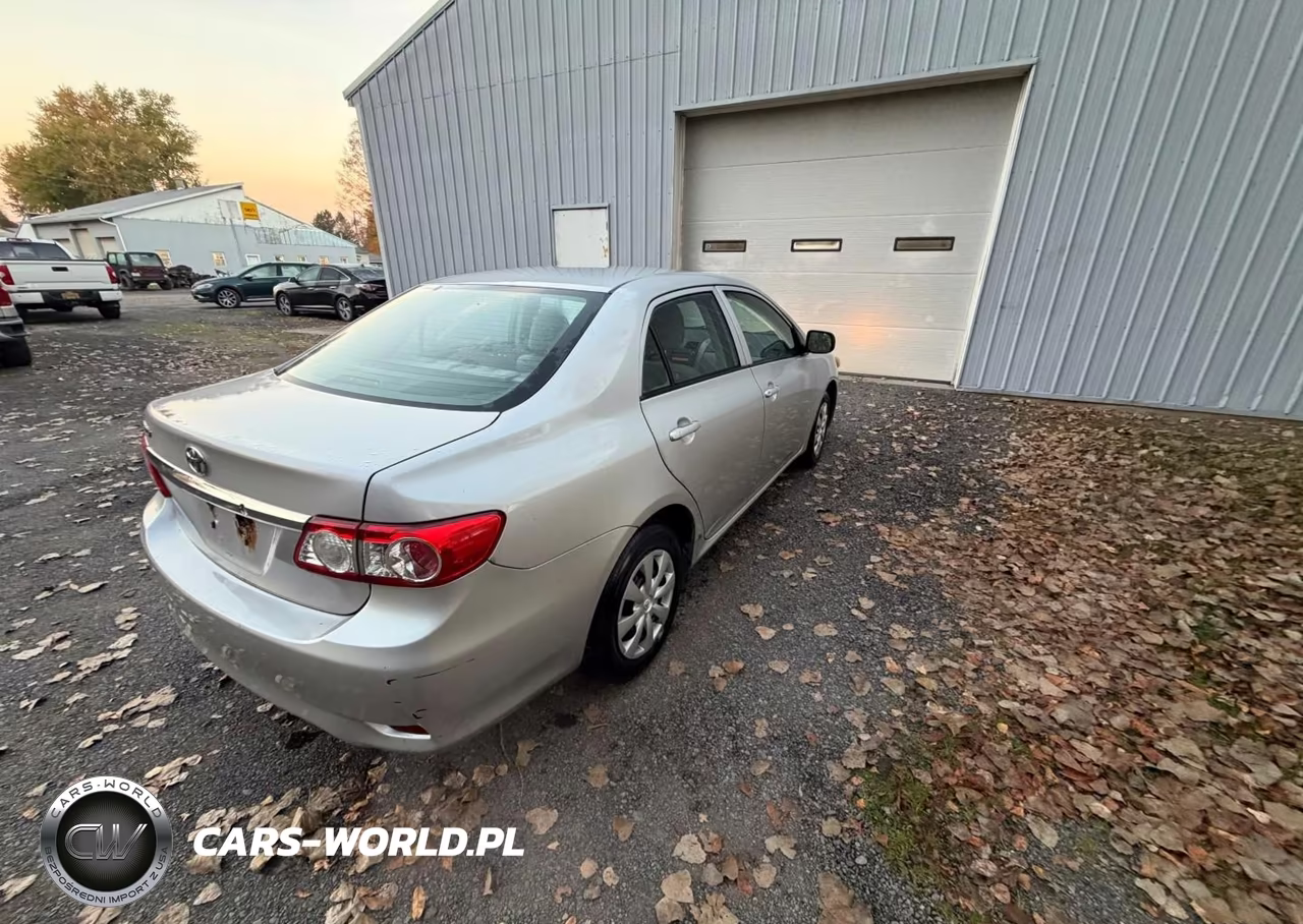 2011 Toyota Corolla VIN:2T1BU4EE7BC638747 - 4