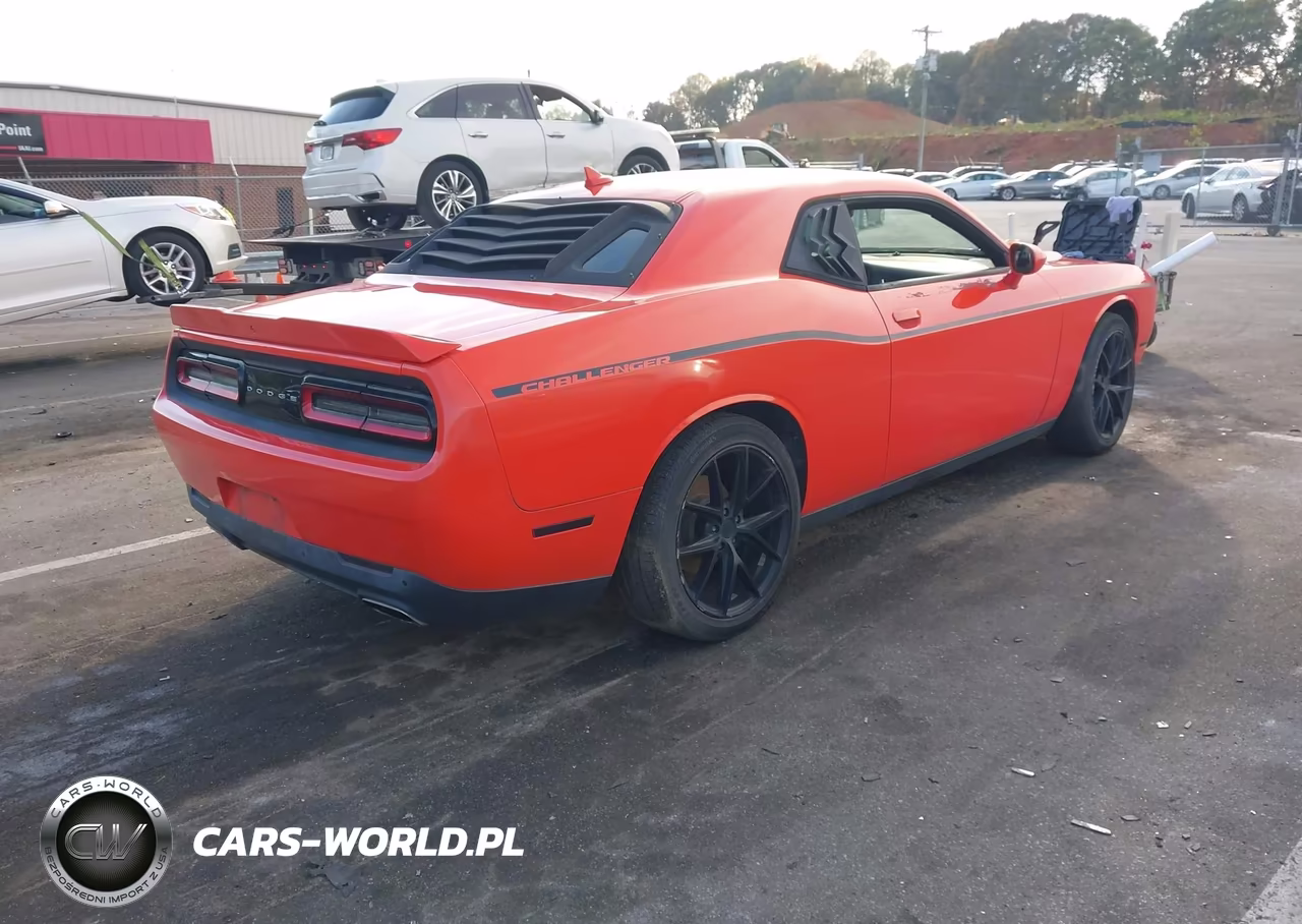 2017 Dodge Challenger Sxt Plus VIN:2C3CDZAGXHH501250 - 4