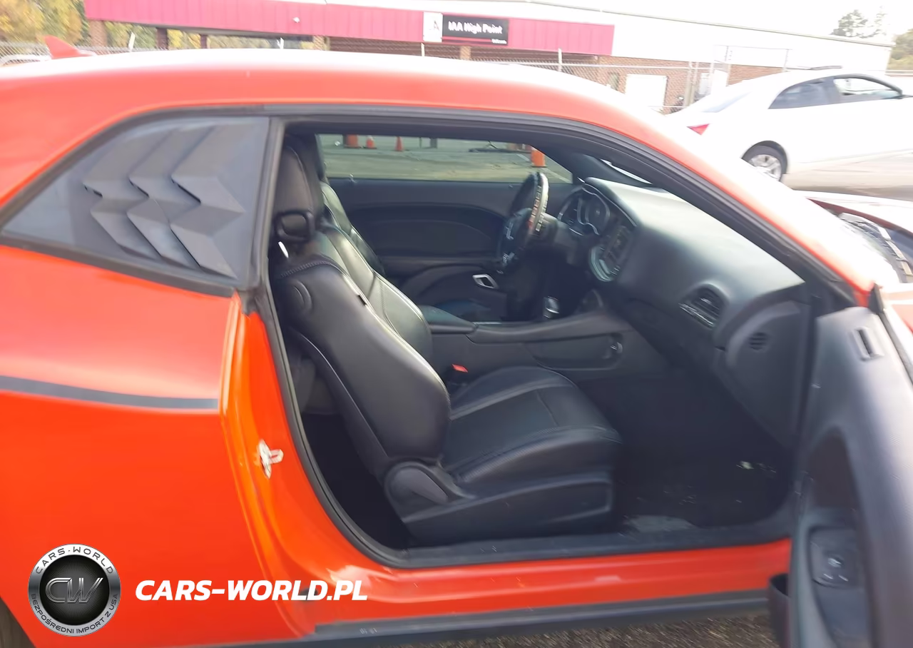 2017 Dodge Challenger Sxt Plus VIN:2C3CDZAGXHH501250 - 5