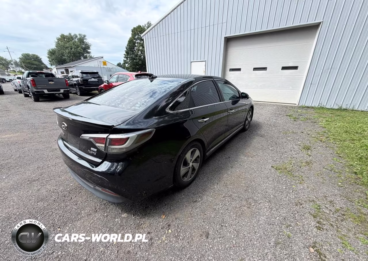 2016 Hyundai Sonata Plug-In Hybrid VIN:KMHE14L22GA021052 - 4