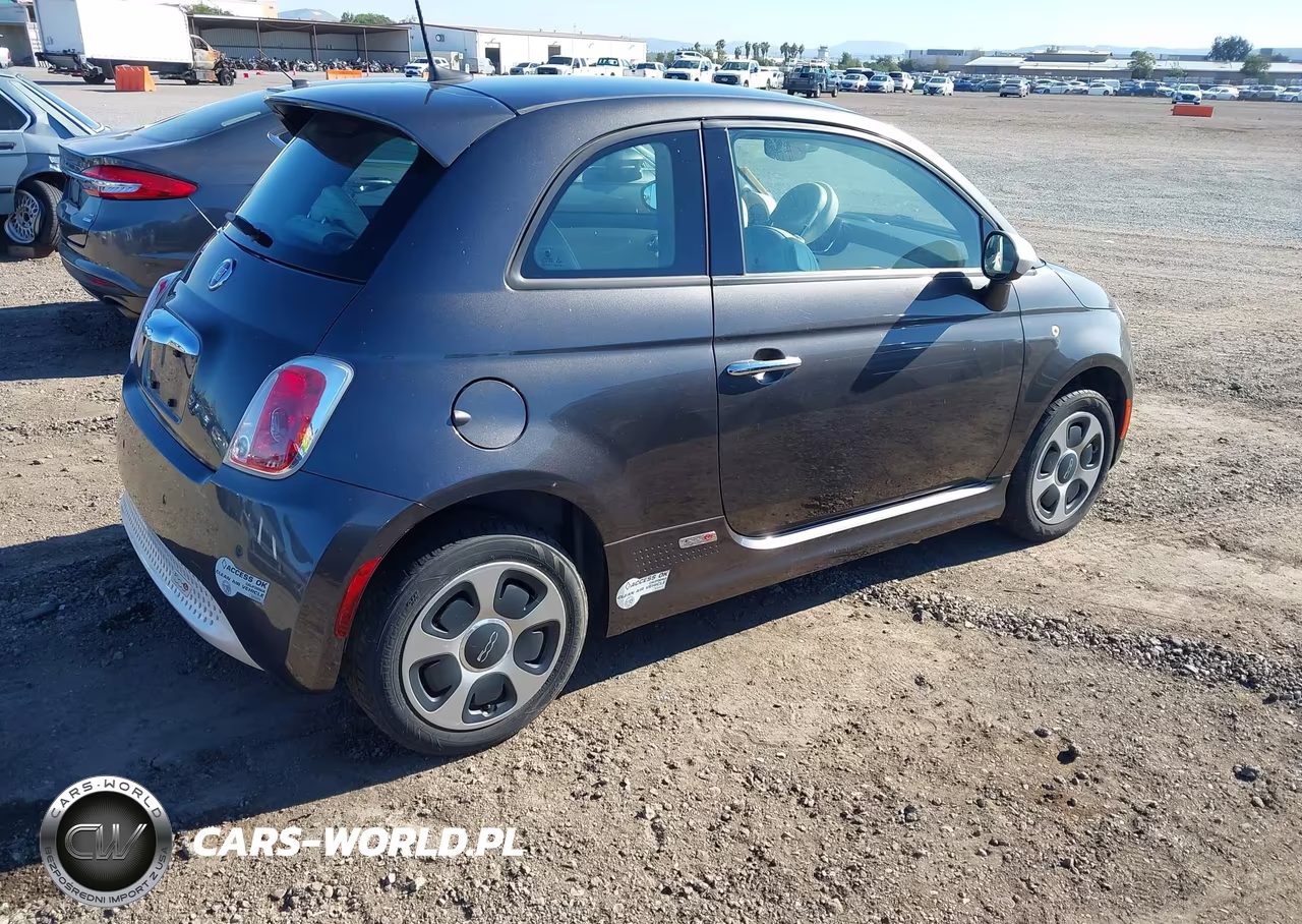 2016 Fiat 500E Battery Electric VIN:3C3CFFGE8GT214199 - 4