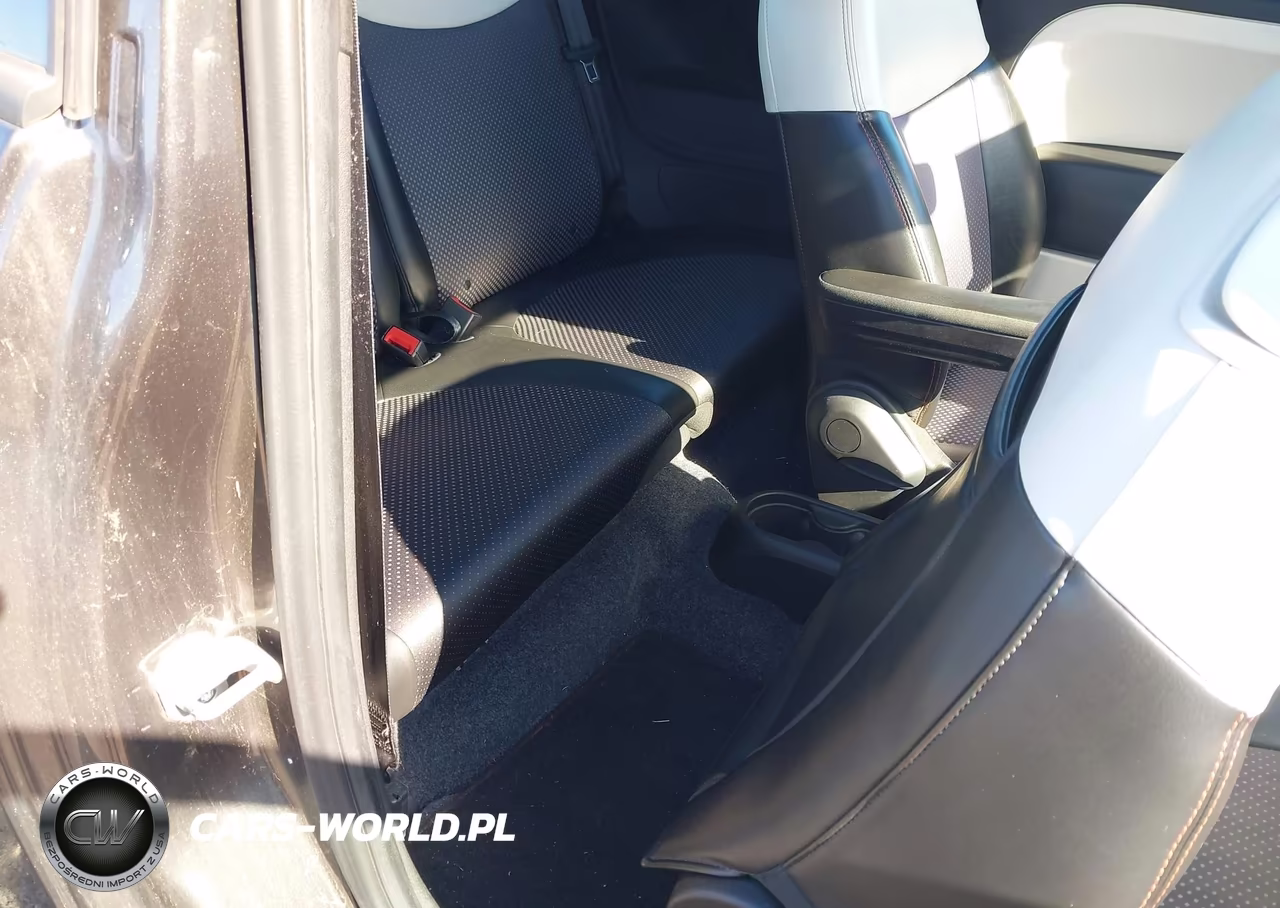 2016 Fiat 500E Battery Electric VIN:3C3CFFGE8GT214199 - 8