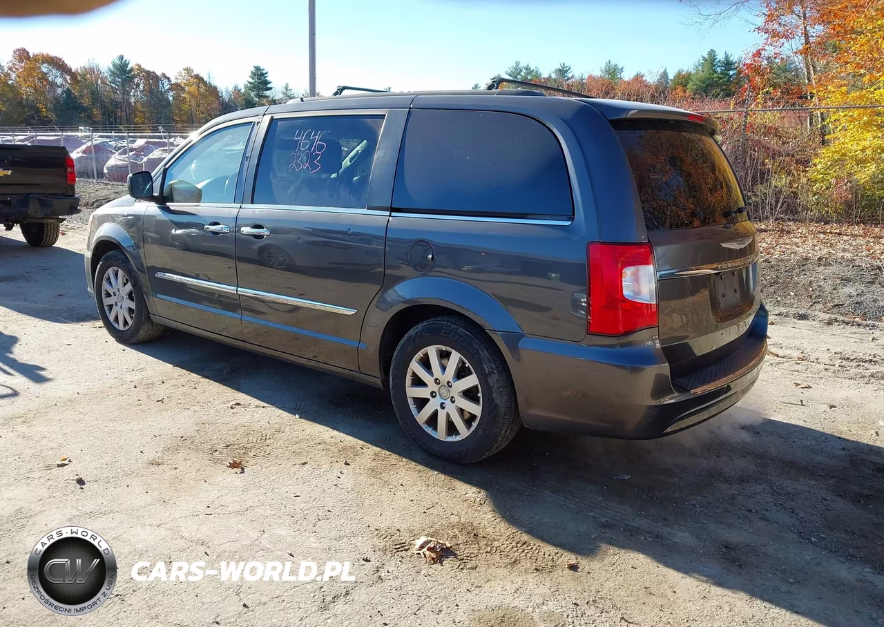 2015 Chrysler Town & Country Touring VIN:2C4RC1BG7FR752579 - 3