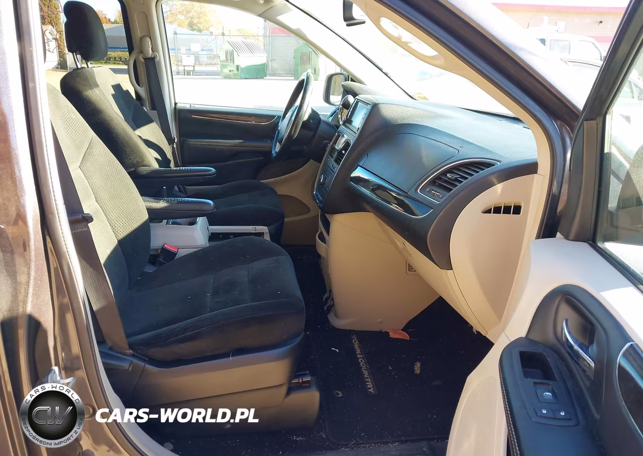2015 Chrysler Town & Country Touring VIN:2C4RC1BG7FR752579 - 5