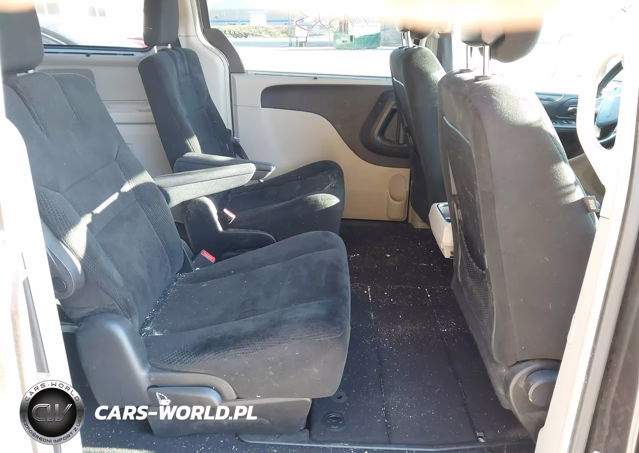 2015 Chrysler Town & Country Touring VIN:2C4RC1BG7FR752579 - 8