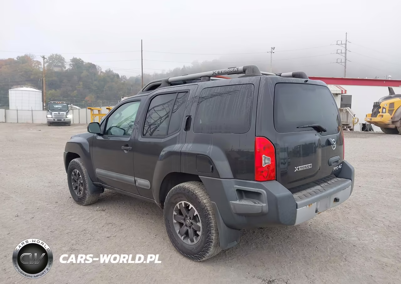 2015 Nissan Xterra Pro-4X VIN:5N1AN0NW5FN657919 - 3