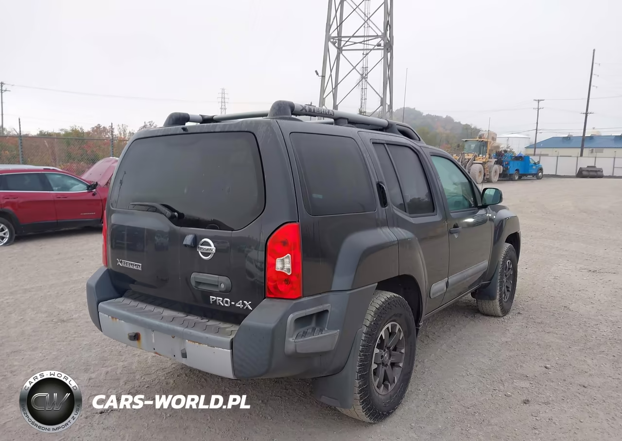 2015 Nissan Xterra Pro-4X VIN:5N1AN0NW5FN657919 - 4