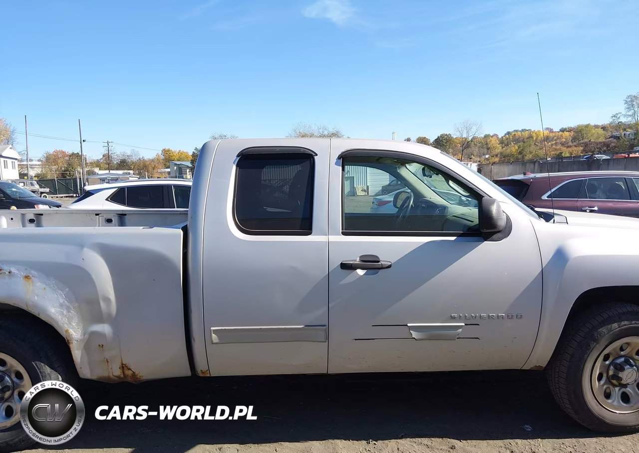 2011 Chevrolet Silverado 1500 Ls VIN:1GCRKREA1BZ378737 - 13