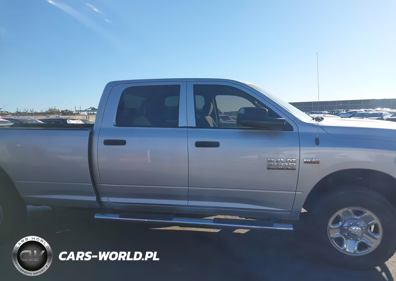 2018 Ram 2500 Tradesman 4X4 8' Box VIN:3C6UR5HJ1JG337668 - 13