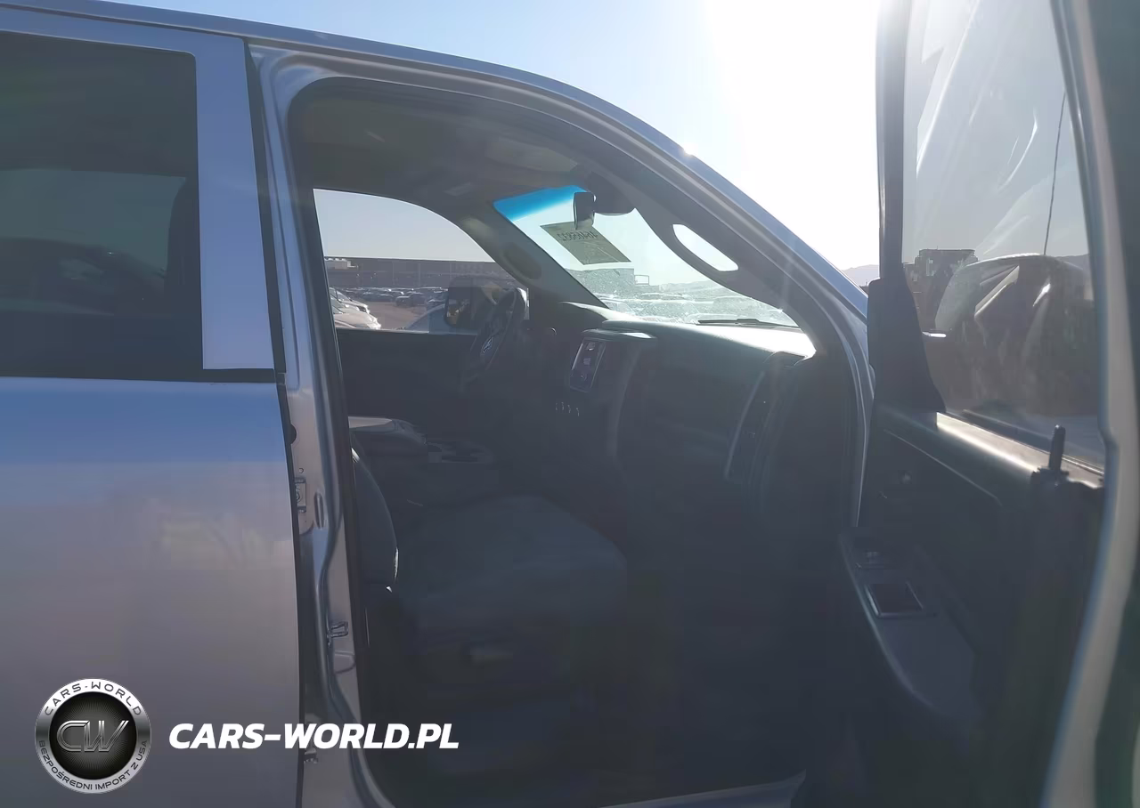 2018 Ram 2500 Tradesman 4X4 8' Box VIN:3C6UR5HJ1JG337668 - 5