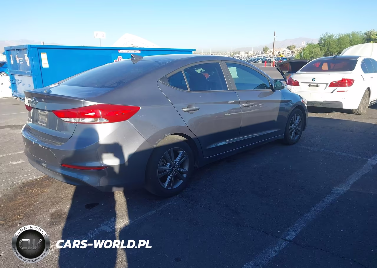 2018 Hyundai Elantra Sel VIN:5NPD84LF9JH342665 - 4