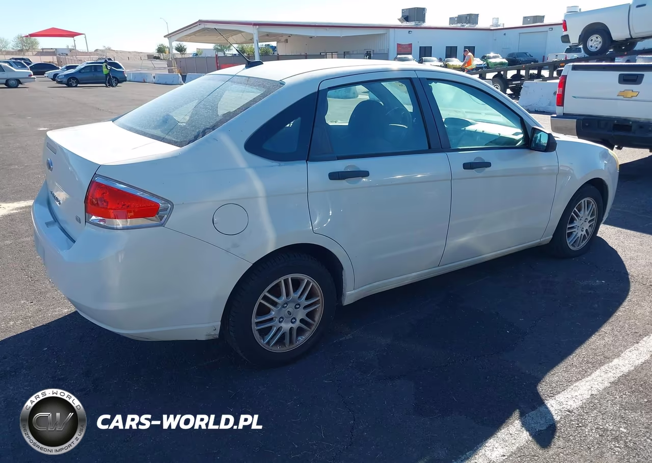 2010 Ford Focus Se VIN:1FAHP3FN6AW281356 - 4