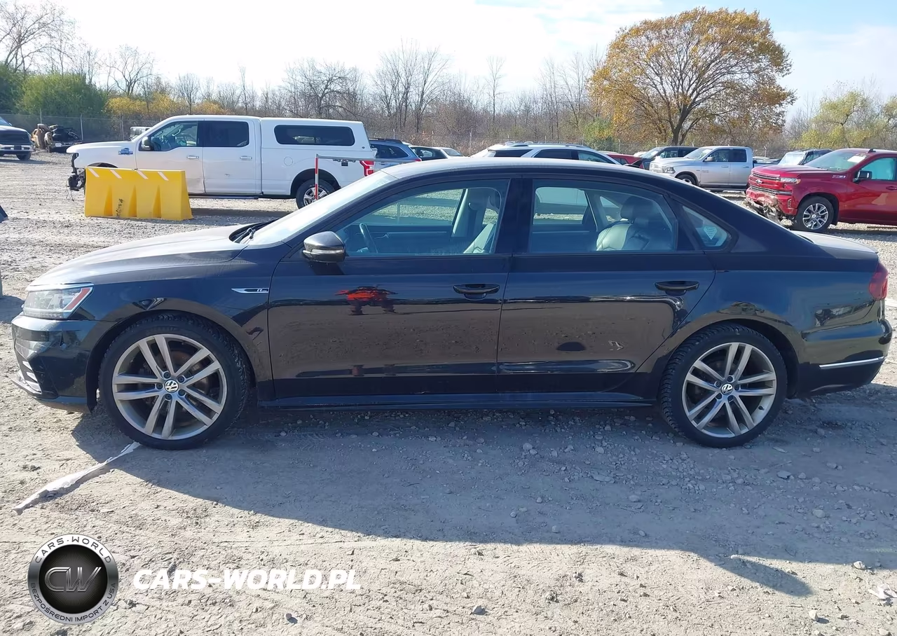 2018 Volkswagen Passat 2.0T R-Line-2.0T S VIN:1VWAA7A34JC000387 - 14