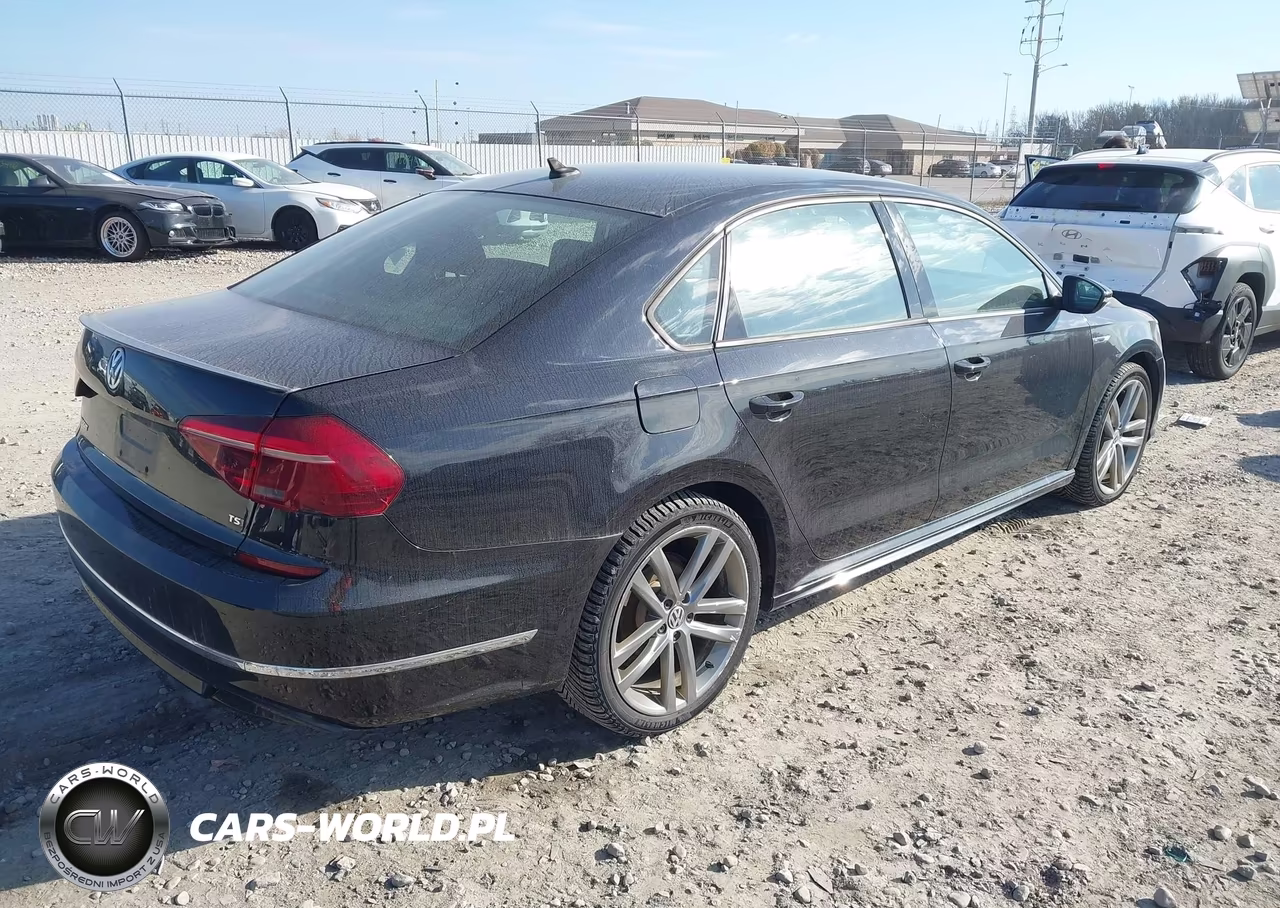 2018 Volkswagen Passat 2.0T R-Line-2.0T S VIN:1VWAA7A34JC000387 - 4