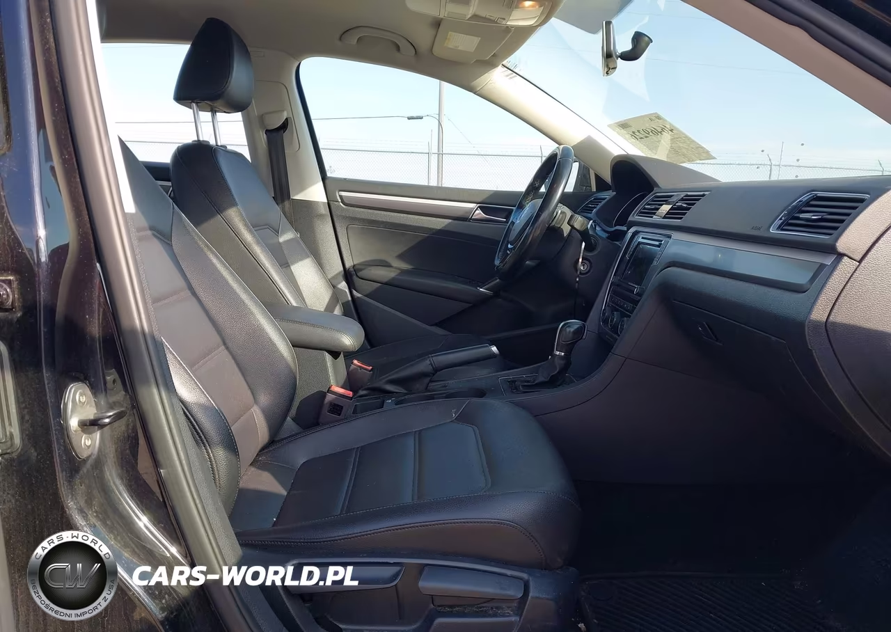 2018 Volkswagen Passat 2.0T R-Line-2.0T S VIN:1VWAA7A34JC000387 - 5