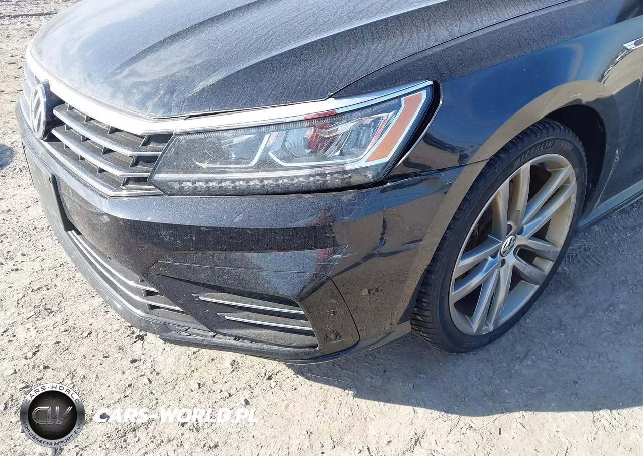 2018 Volkswagen Passat 2.0T R-Line-2.0T S VIN:1VWAA7A34JC000387 - 6