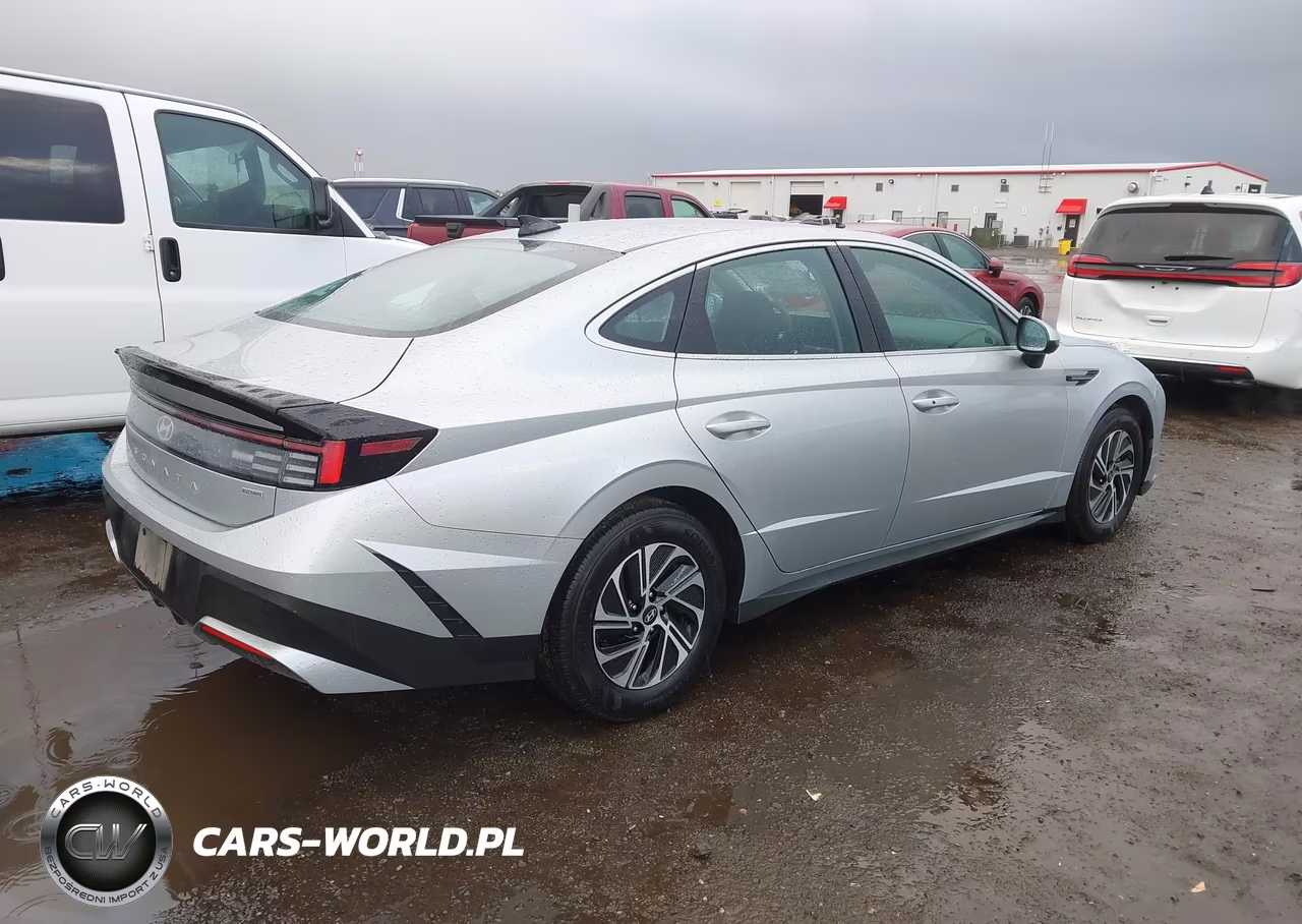 2026 Hyundai Sonata Hybrid Blue VIN:KMHL24JJ7TA160716 - 4