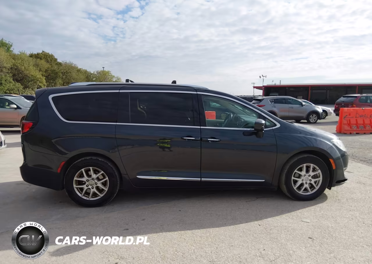 2020 Chrysler Pacifica Touring L VIN:2C4RC1BG5LR133572 - 13