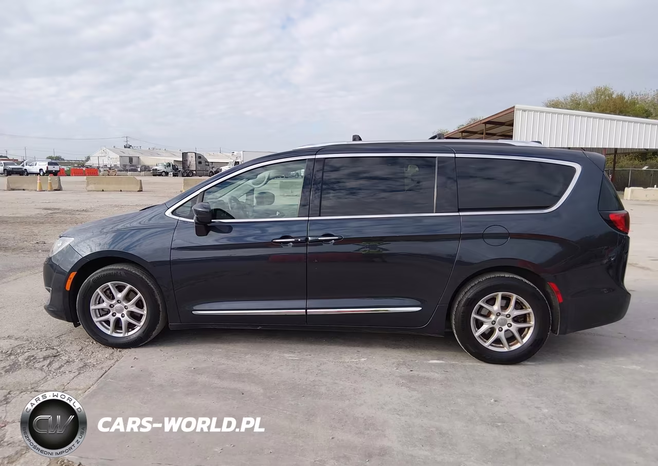 2020 Chrysler Pacifica Touring L VIN:2C4RC1BG5LR133572 - 14