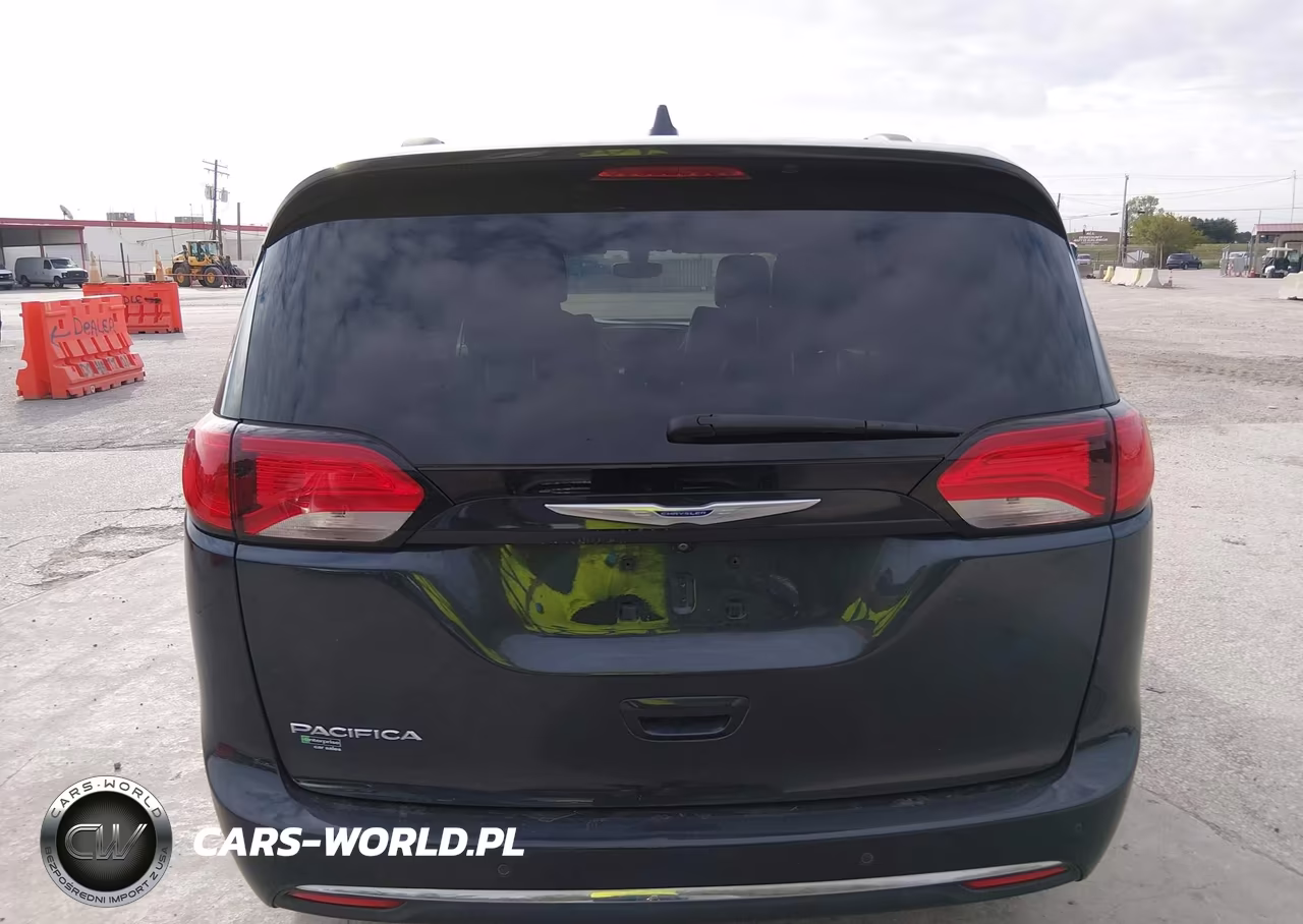 2020 Chrysler Pacifica Touring L VIN:2C4RC1BG5LR133572 - 16