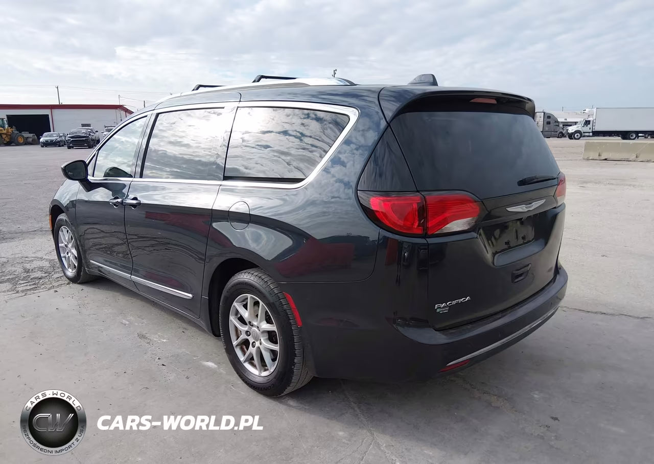 2020 Chrysler Pacifica Touring L VIN:2C4RC1BG5LR133572 - 3